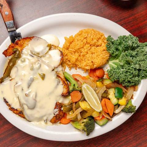 Chicken in a creamy sauce with grilled vegetables and rice
